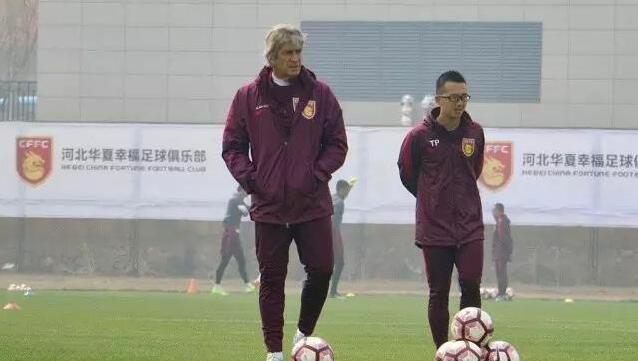 炎症、糜烂、淋病、梅毒......得了这么多病也就算了，可是自己为什么会怀孕呢？自己今年51岁，都一大把年纪了，儿子萧海龙都已经28岁了，这时候让自己怀孕，这要是传出去，自己的老脸往哪儿搁？以后自己还不被人戳脊梁骨骂死？想到这，钱红艳慌忙拿着结果去找医生。